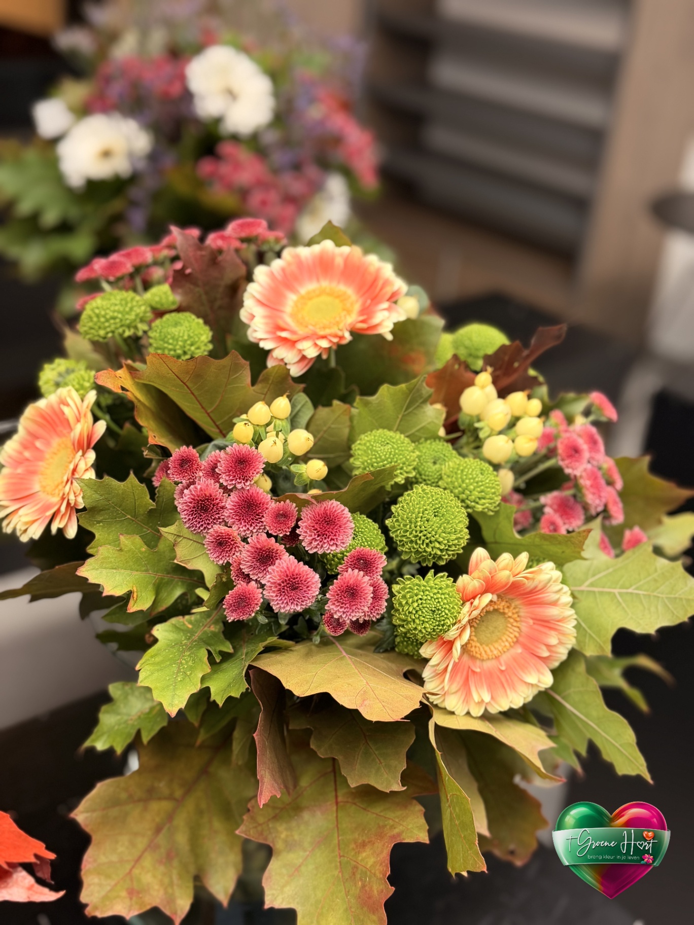 Zacht pastelboeket met perzik gerbera en roze chrysanten