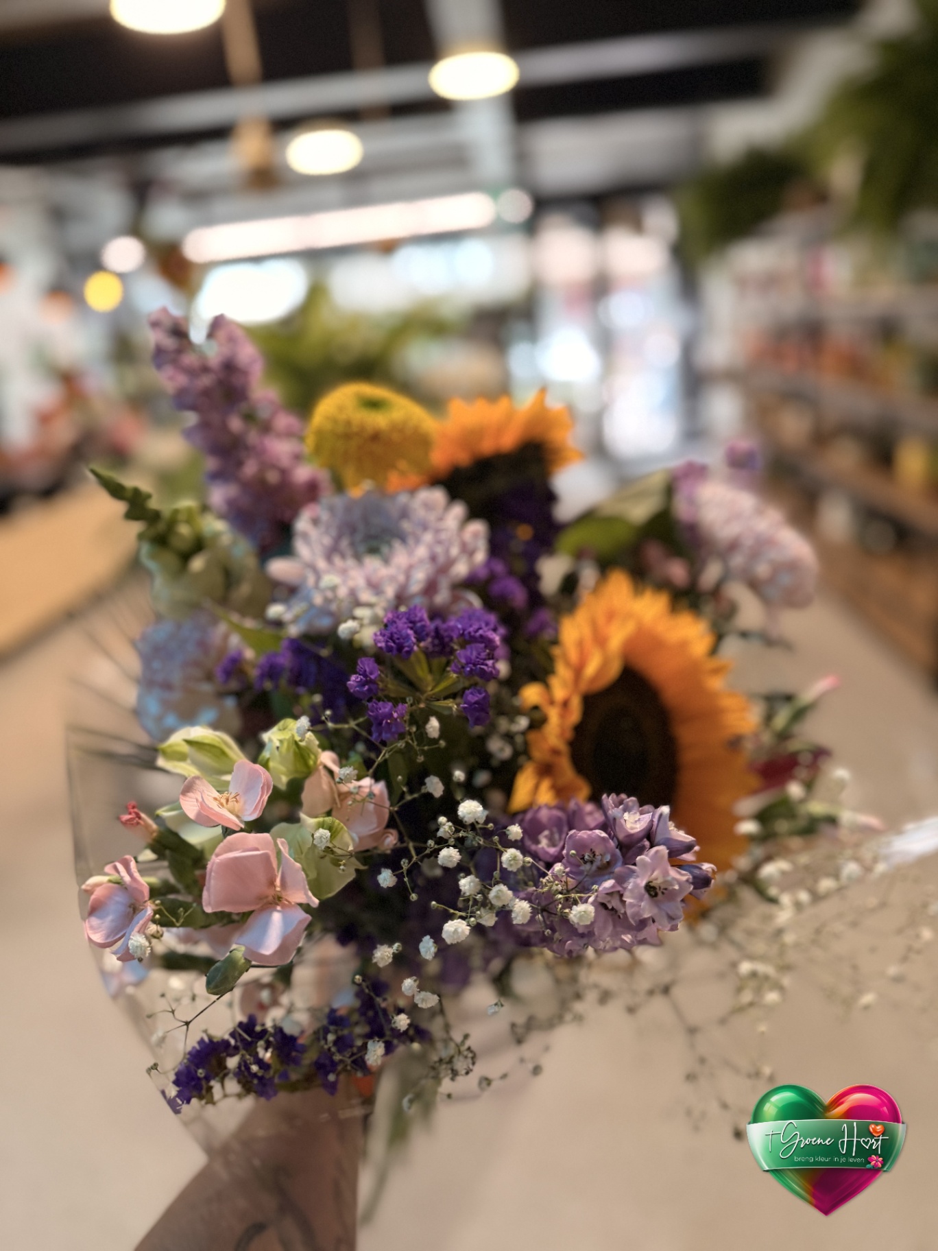Kleurrijk zomerboeket met zonnebloemen